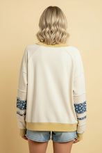 Load image into Gallery viewer, Daisy Applique Oversized Sweatshirt