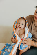 Load image into Gallery viewer, COPPER PEARL® Hooded Towel DUNK
