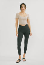 Load image into Gallery viewer, Ari Mid Rise Leggings