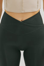 Load image into Gallery viewer, Ari Mid Rise Leggings