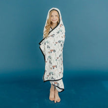 Load image into Gallery viewer, COPPER PEARL® Big Kid Hooded Towel JO
