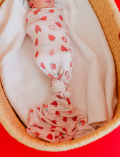 Load image into Gallery viewer, COPPER PEARL® Knit Blanket STRAWBERRY