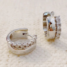 Load image into Gallery viewer, Glam Edge Sculpted Huggie Earrings