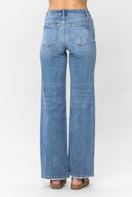 Load image into Gallery viewer, Mid Rise Vintage Wash Jean
