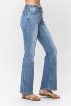 Load image into Gallery viewer, Mid Rise Vintage Wash Button Fly Jean
