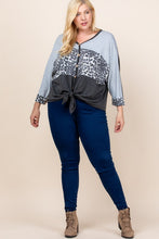 Load image into Gallery viewer, Plus Color Block Animal Printed Top
