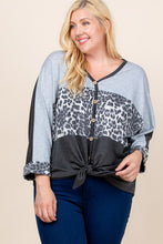 Load image into Gallery viewer, Plus Color Block Animal Printed Top
