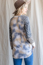 Load image into Gallery viewer, Color Block Raglan Sleeve Top
