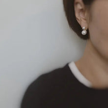 Load image into Gallery viewer, Pearls and Golden Bar Stud Earrings
