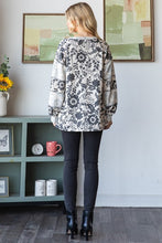 Load image into Gallery viewer, Long Sleeve Print Reverse Contrast Top
