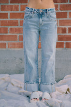 Load image into Gallery viewer, Vintage Washed Straight Jeans With Side Stitch Detail
