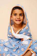 Load image into Gallery viewer, COPPER PEARL® Big Kid Hooded Towel DUNK
