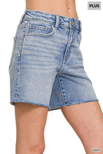 Load image into Gallery viewer, Plus Light Wash Raw Hem Denim Shorts
