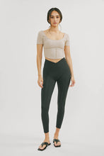 Load image into Gallery viewer, Ari Mid Rise Leggings
