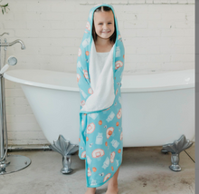 Load image into Gallery viewer, COPPER PEARL® Big Kid Hooded Towel - Slam Dunk
