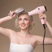 Load image into Gallery viewer, Recycled Plastic Wet/Dry Brush- Soft Violet
