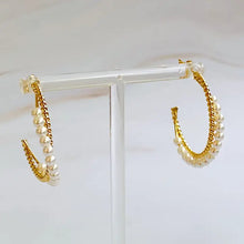 Load image into Gallery viewer, Pearl and Gold Blended Hoop Earring
