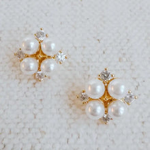 Load image into Gallery viewer, Four Pearls Stud Earrings
