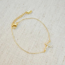 Load image into Gallery viewer, Shiny Side Hanging Cross Bracelet
