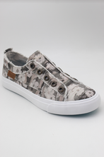 Load image into Gallery viewer, Blowfish Sneaker - Play / Olive Field Camo
