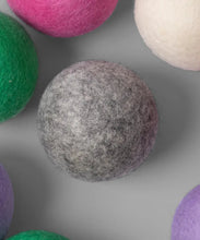 Load image into Gallery viewer, Wool Dryer Balls - Set of 3 with 3 Laundry Essential Oils - Gray
